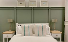 Victoria Bar Walls By Chateau Anna, Central York - Free Parking